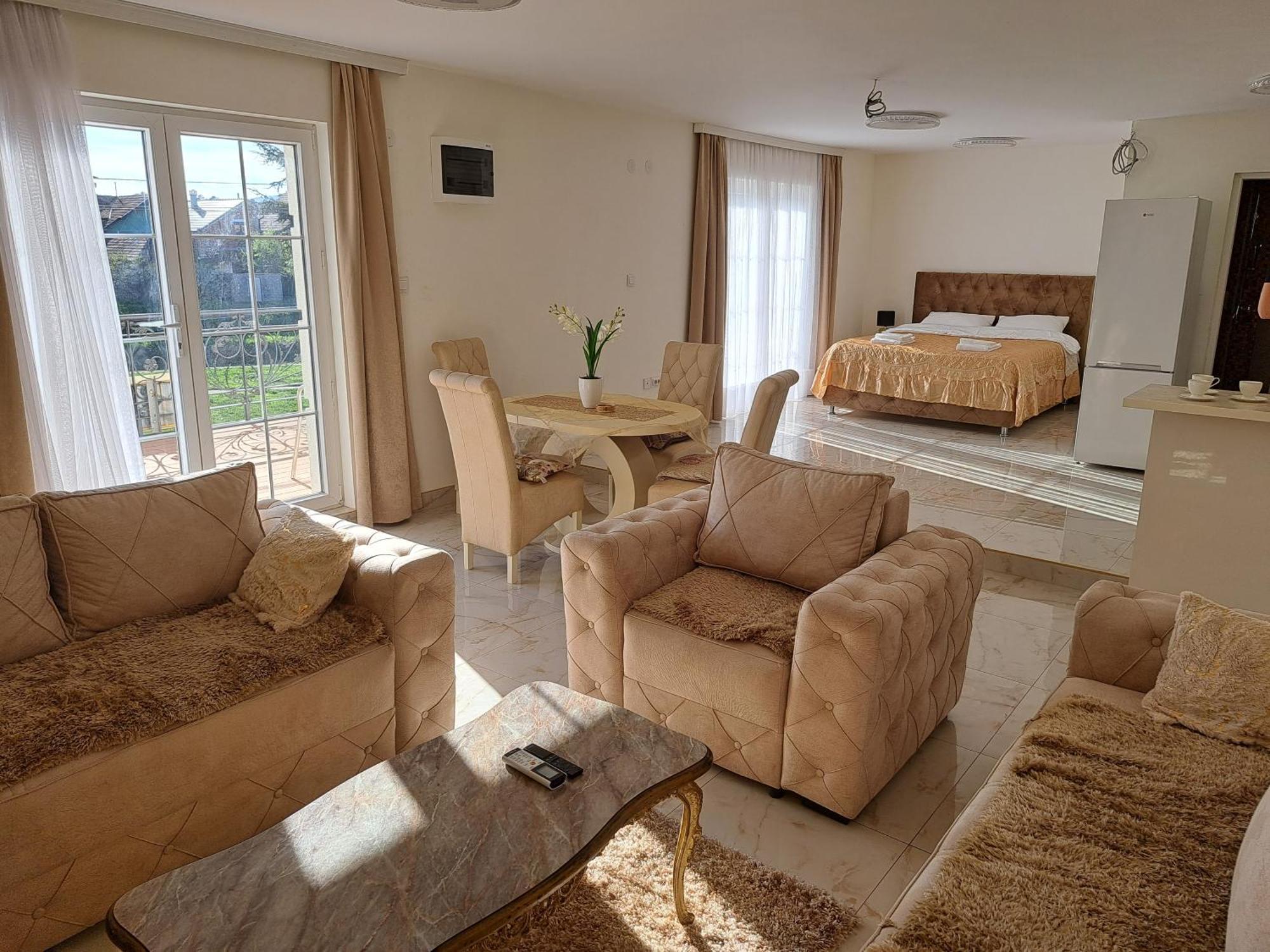 Dina Lux Apartman 雅戈丁那 外观 照片