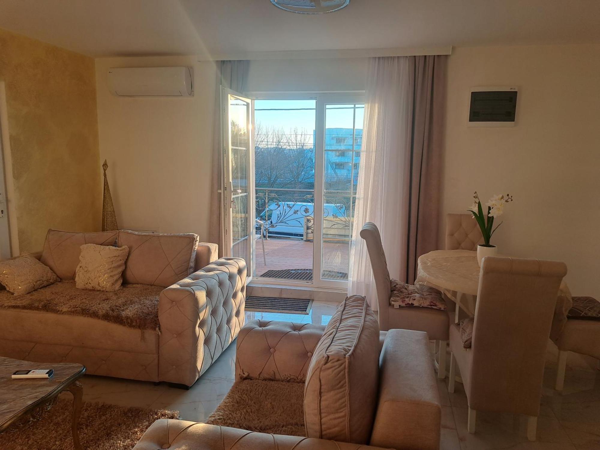Dina Lux Apartman 雅戈丁那 外观 照片