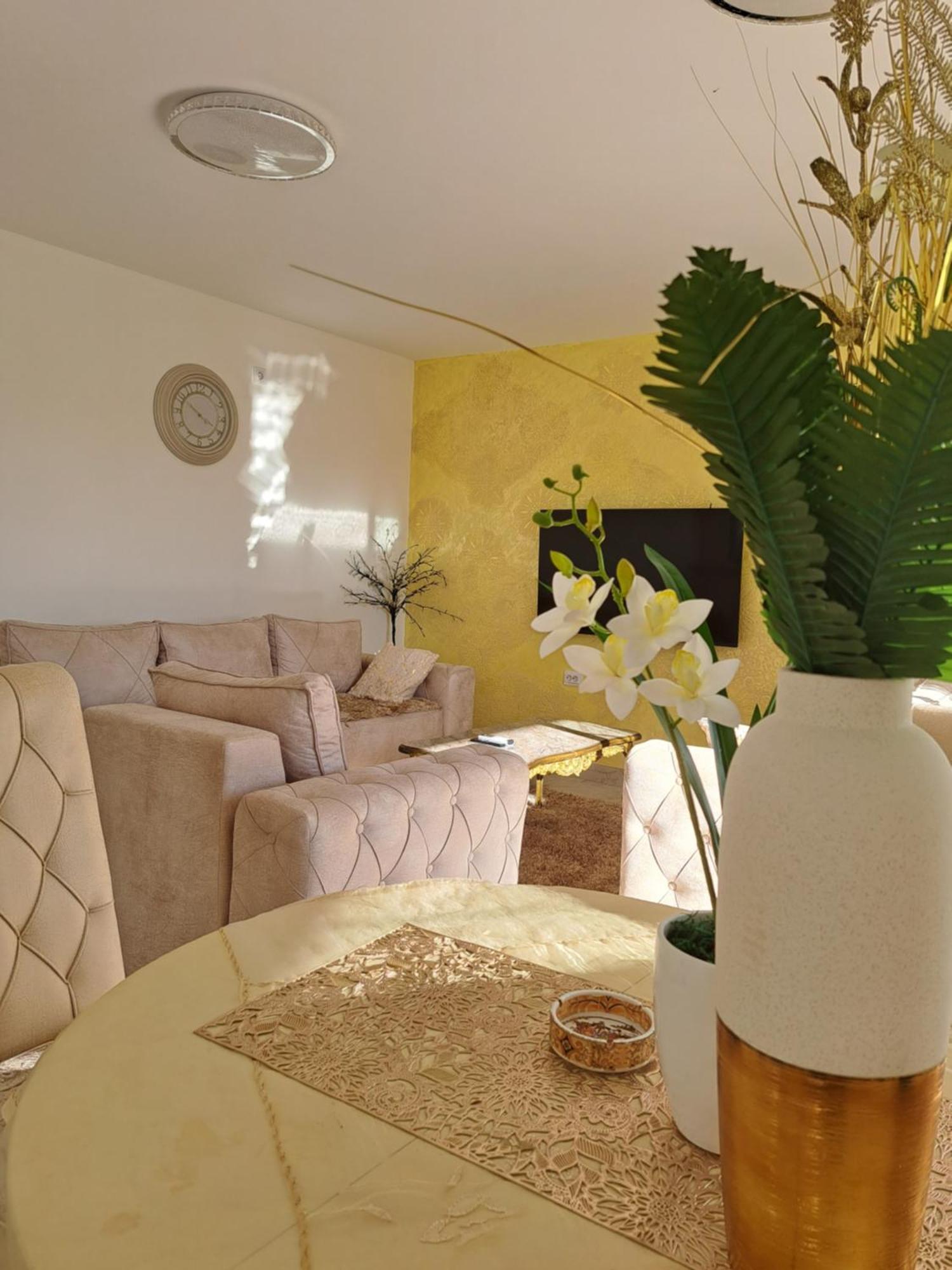 Dina Lux Apartman 雅戈丁那 外观 照片