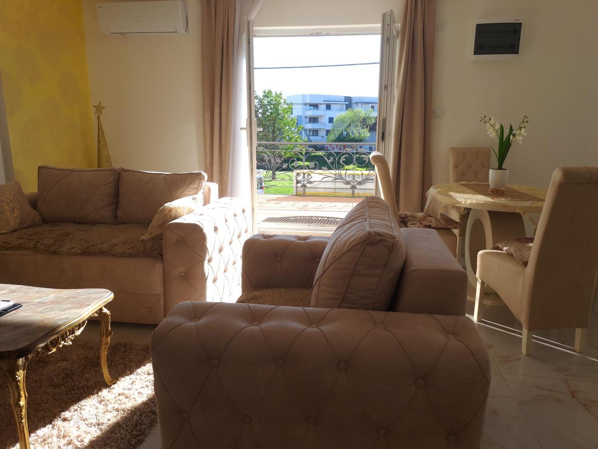 Dina Lux Apartman 雅戈丁那 外观 照片