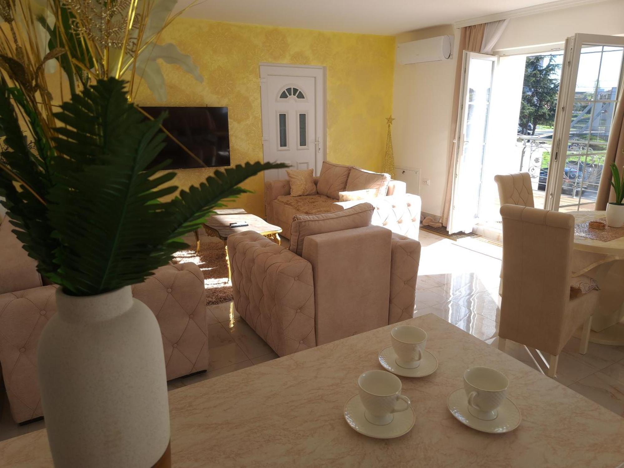 Dina Lux Apartman 雅戈丁那 外观 照片
