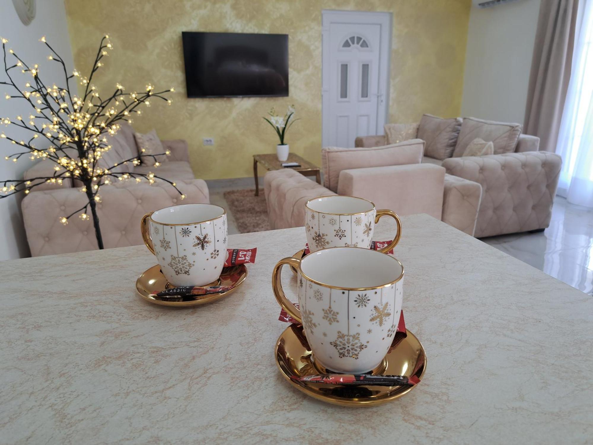 Dina Lux Apartman 雅戈丁那 外观 照片