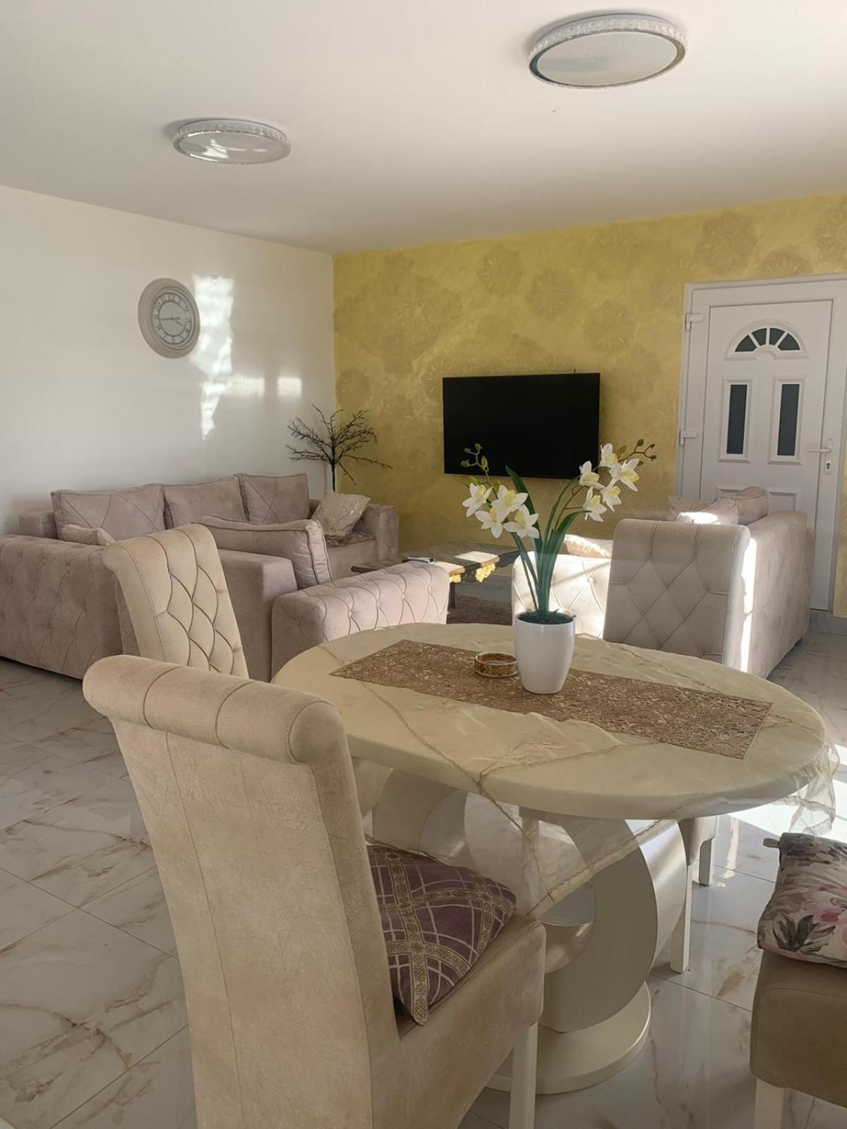 Dina Lux Apartman 雅戈丁那 外观 照片